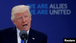 2017年5月25日，美国总统川普参加在北约总部布鲁塞尔的一次北约峰会。