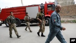 Pripadnici bezbednosnih službi stižu na mesto raketnog napada u Akbulu, Avganistan, 20. jula 2021.
