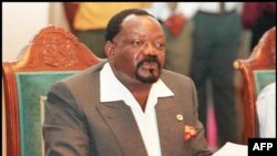  Jonas Savimbi,wanda ya sha yin gwagwarmayar kwato 'yancin Angola, daga baya kuma ya zama dan adawa karfin a harbeshi har lahira a shekarar 2002