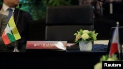 Kursi yang disediakan untuk Myanmar dibiarkan kosong saat Pertemuan Menteri Luar Negeri ASEAN di Hotel Shangri-La, Jakarta, 11 Juli 2023. (Foto: REUTERS/Ajeng Dinar Ulfiana)