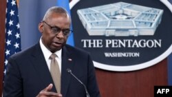 Menteri Pertahanan AS Lloyd Austin berbicara dalam konferensi pers setelah menyimpulkan Kelompok Kontak Pertahanan Ukraina di Pentagon di Washington, DC, pada 26 April 2024. (Foto: AFP)