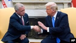도널드 트럼프 미국 대통령이 2025년 2월 11일 워싱턴 백악관에서 압둘라 2세 요르단 국왕과 회담을 하고 있다.