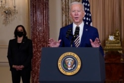 副总统哈里斯2月4日陪同拜登到访美国国务院