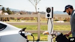 Lanac hotela Best Vestern izabrao je kompaniju TurnOnGreen za svog snabdevača punjačima za električna vozila. (Foto: Business Wire)