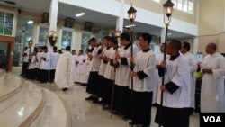 Perayaan Natal di Gereja Kristus Raja (GKR) Serang. (Foto: VOA/Bhagaskoro).