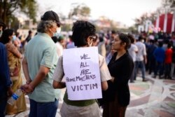 Aksi protes di Dhaka, Bangladesh, atas kematian seorang penulis yang ditangkap di penjara atas tuduhan melanggar keamanan digital, Jumat, 26 Februari 2021.