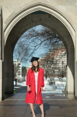 Maura Munaf lulus dengan predikat Summa Cum Laude dari Boston University di Boston, Massachusetts (dok: Maura Munaf)