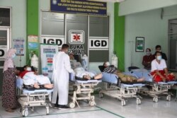 Antrean pasien COVID 19 di depan IGD RSUD Jepara, Selasa, 15 Juni 2021. (Foto Humas Pemprov Jateng)