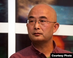 中国异议作家廖亦武在德国(2010年10月11日，Elke Wetzig/CC-BY-SA拍摄)