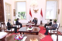 Menteri Luar Negeri AS Antony Blinken dalam pertemuan dengan Presiden Joko Widodo dan Menteri Luar Negeri RI Retno Marsudi di Jakarta, 13 Desember 2021. (Foto: Biro Pers Sekretariat Presiden)