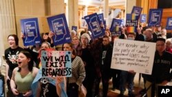 Demonstranti u Indijanapolisu (Foto: AP/Darron Cummings, arhiva)