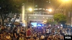 香港学联开始公民抗命行动预演占中 (美国之音海彦拍摄)
