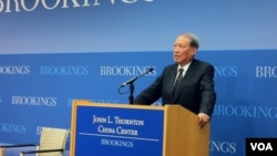 中国人大常委会原副委员长成思危11月1日在华盛顿鲁金斯学会谈论中国今后五年的经济转型目标