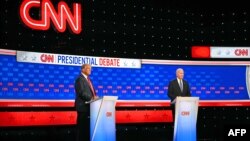 Bivši predsjednik Donald Tramp i predsjednik Džo Bajden na debati u Atlanti (Foto: ANDREW CABALLE)