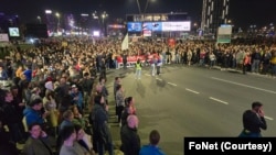 Policija blokira Brankov most i sprečava prolaz građanima ka centru Beograda na protest studenata i radnika (Foto: FoNet/Marko Dragoslavić)