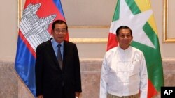 រូបឯកសារ៖ លោកនាយករដ្ឋមន្ត្រី ហ៊ុន សែន នៃប្រទេសកម្ពុជា ថតរូបជាមួយលោក Min Aung Hlaing មេដឹកនាំយោធាមីយ៉ាន់ម៉ា ក្នុងដំណើរទស្សនកិច្ចរបស់លោក នៅរដ្ឋធានីណៃពិដោ កាលពីថ្ងៃទី ៧ ខែមករា ឆ្នាំ ២០២២។
