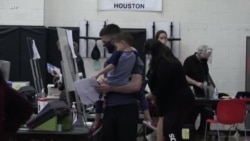 选举最后冲刺 双方阵营都在争取基本盘以外的支持 选举最后冲刺 双方阵营都在争取基本盘以外的支持