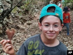 Izraelski dečak, Ohad Munder-Zičri, na fotografiji 1. oktobra 2023, nalazi se u zatočeništvu Hamasa nakon što su ga militanti te grupe kidnapovali zajedno sa 200 drugih talaca i odveli u Pojas Gaze, na fotografiji koju je objavio njegov otac Avi.