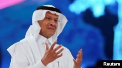 Menteri Energi Arab Saudi Pangeran Abdulaziz bin Salman Al-Saud berbicara pada konferensi Future Investment Initiative, di Riyadh, Arab Saudi. (Foto: Reuters)