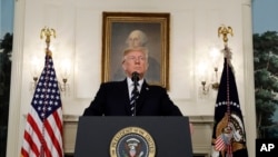 美国总统川普在白宫就拉斯维加斯枪击事件发表声明(2017年10月2日)