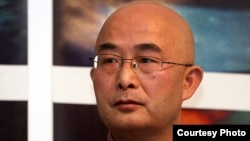 中国异议作家廖亦武在德国(2010年10月11日，Elke Wetzig/CC-BY-SA拍摄)