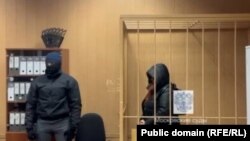 Ruska novinarka Nika Novak u moskovskoj sudnici nakon hapšenja u decembru 2023. (Foto: RFE/RL /Public domain)