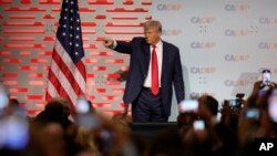 អតីតប្រធានាធិបតី​អាមេរិកលោក ដូណាល់ ត្រាំ ថ្លែងនៅ​សន្និបាតជាតិគណបក្ស​សាធារណរដ្ឋ​នៅរដ្ឋ California កាលពីថ្ងៃទី២៩ កញ្ញា ឆ្នាំ២០២៣។