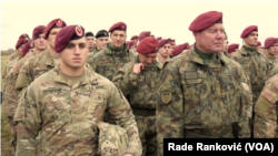 Vojska Srbije i Nacionalna garda Ohaja na jednoj od zajedničkih padobranskih vežbi u Srbiji - arhivska fotografija (Foto: Glas Amerike)