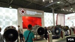 联合发动机集团2014年莫斯科武器展上展出的各种航空发动机。（美国之音白桦拍摄）