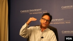 卡内基和平研究所亚洲项目高级研究员、北京大学教授迈克尔•佩蒂斯（美国之音钟辰芳拍摄）