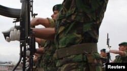 ARHIVA - Vojnici u sedištu KFOR.a u Prištini (Foto: Reuters/Hazir Reka)