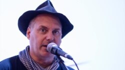 បទសម្ភាសន៍VOA៖ កវីជនជាតិអូស្ត្រាលីលោក Scott Bywater សរសេរកំណាព្យពណ៌នាពីកម្ពុជា