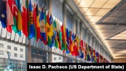 资料照片：美国国务院主楼大厅。(2025年7月2日)