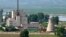 Cơ sở Yongbyon của Bắc Triều Tiên đã bị đóng cửa dựa theo một thỏa thuận đạt được năm 2007 với Hoa Kỳ, Trung Quốc, Nga, Nhật Bản và Nam Triều Tiên. Đến năm 2008, Bắc Triều Tiên đã phá hủy tháp làm nguội của nhà máy; và vì thế, họ sẽ phải xây lại tháp này trước khi tái khởi động lò phản ứng.

