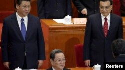 习近平主席、李克强总理和政协主席俞正声在政协会议主席台上（2015年3月3日）