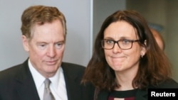 美国贸易代表莱特希泽和欧洲贸易高官在比利时