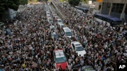 数万市民聚集香港中环主要街道和平抗议