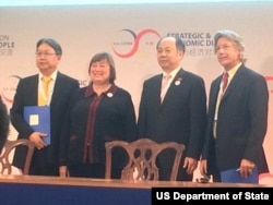 美国国务次卿诺韦利在战略与经济对话中欢迎六位新的生态伙伴（2015年6月25日，美国国务院图片）