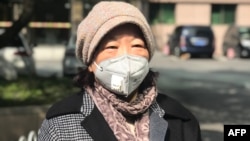 Fang Fang, penulis blog, berbicara kapada media di Wuhan, China 22 Februari tahun 2020 lalu (foto: dok). 