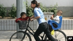 Pemerintah Tiongkok didesak agar memperbolehkan dua anak per keluarga selambat-lambatnya pada tahun 2015 (foto: dok).