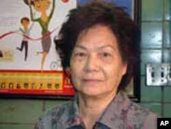 岑娇娴女士努力从悲伤中康复过来