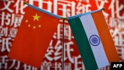 (资料照)印度和中国国旗