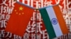 Bendera nasional India (kanan) dan China terlihat di New Delhi pada 9 Januari 2016. (Foto: AFP)
