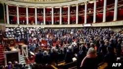 法国国会2023年12月19日通过了一项具有争议性的收紧移民政策的法案。（法新社）