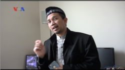 Ustadz Fahmi Zubir, di Imaam Center, Silver Spring, Maryland. (Foto: VOA/Videograb)