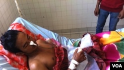 2014年1月6日，一名27岁的成衣劳工在柬埔寨首都金边一家医院接受治疗。
