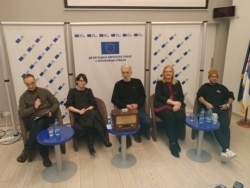 Tribina pod nazivom "Da li je Radio ili i dalje radi", povodom Svetskog dana radija, u EU info centru u Beogradu, 14. februara 2020. (Foto: Veljko Popović, VoA)