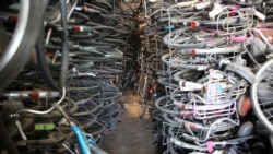 Warehouses are often so stacked that only narrow paths are left for customers to wander through. (Kiana Duncan/VOA Khmer)