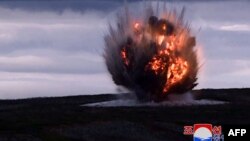 FILE - Rudal balistik taktis baru mendarat di sasaran selama uji tembak, di lokasi yang dirahasiakan, dalam gambar yang diambil pada 18 September 2024 dan dirilis dari Kantor Berita Pusat Korea (KCNA) resmi Korea Utara melalui KNS, 19 September 2024.