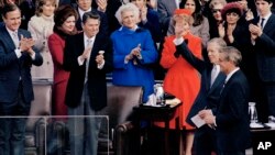 Džimi Karter maše publici na inauguraciji Ronalda Regana, 20. januar 1981. (AP)